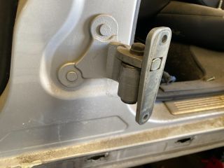 bontott MERCEDES-BENZ E-CLASS Bal hátsó Zsanér