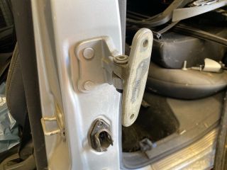 bontott MERCEDES-BENZ E-CLASS Bal hátsó Zsanér