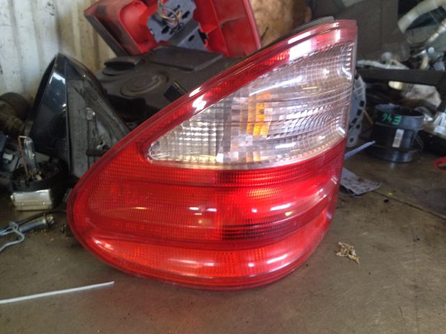 bontott MERCEDES-BENZ E-CLASS Bal Külső Hátsó Lámpa