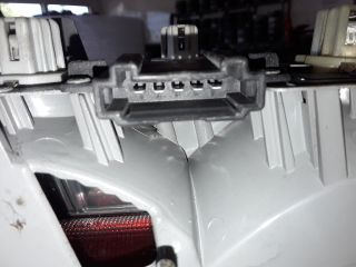 bontott MERCEDES-BENZ E-CLASS Bal Külső Hátsó Lámpa