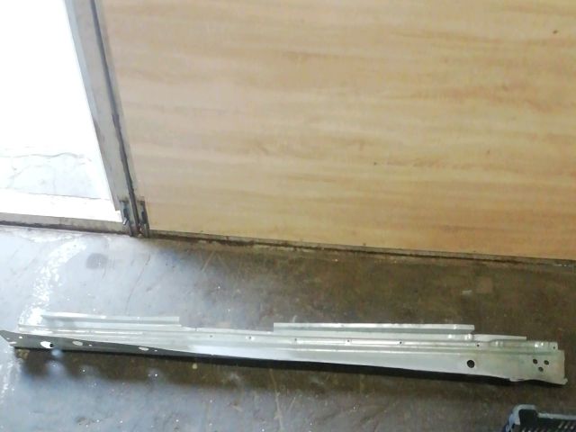 bontott MERCEDES-BENZ E-CLASS Bal Küszöb