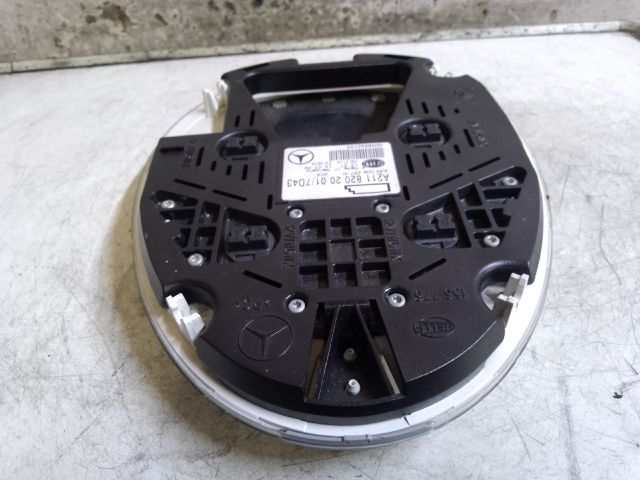 bontott MERCEDES-BENZ E-CLASS Beltér Világítás Első