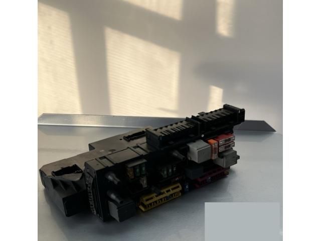 bontott MERCEDES-BENZ E-CLASS Biztosítéktábla Csomagtér