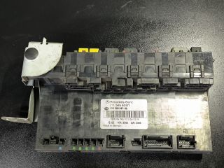 bontott MERCEDES-BENZ E-CLASS Biztosítéktábla Csomagtér