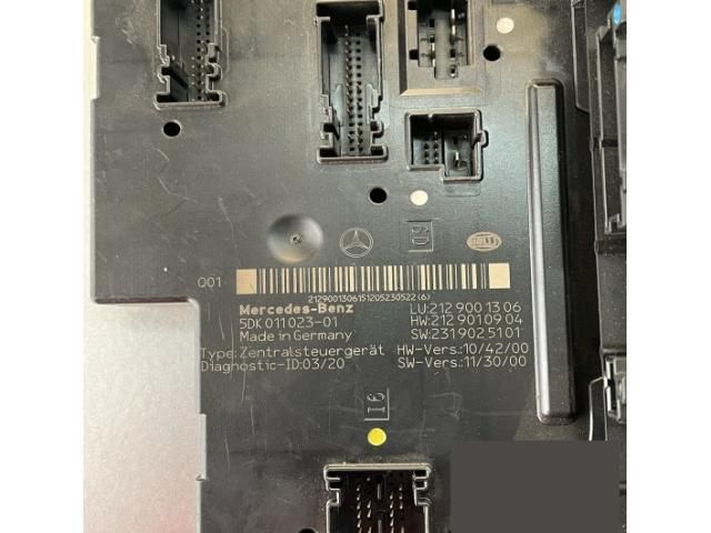 bontott MERCEDES-BENZ E-CLASS Biztosítéktábla Csomagtér