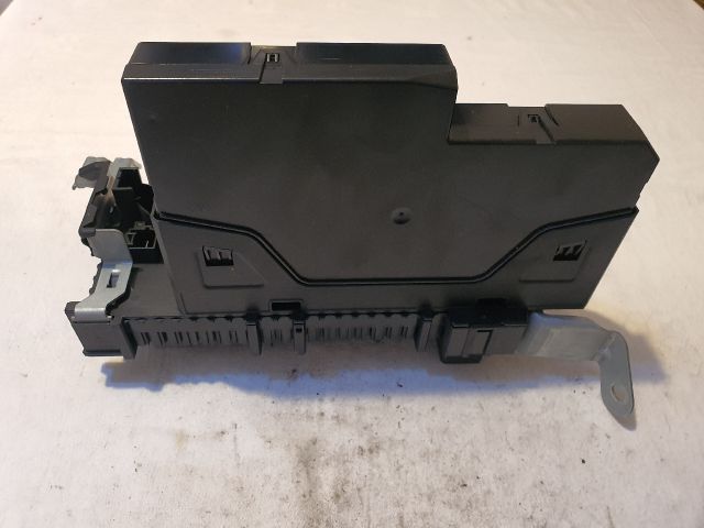 bontott MERCEDES-BENZ E-CLASS Biztosítéktábla Csomagtér