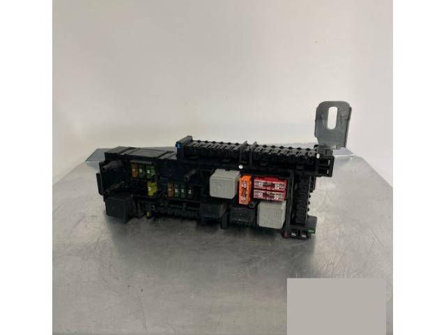 bontott MERCEDES-BENZ E-CLASS Biztosítéktábla Csomagtér