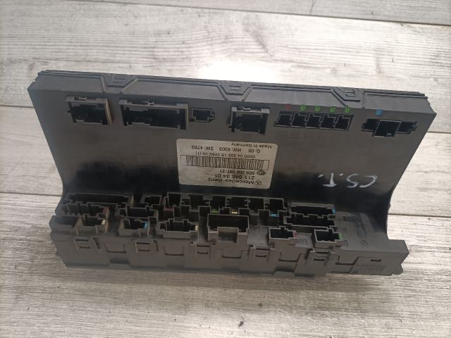 bontott MERCEDES-BENZ E-CLASS Biztosítéktábla Csomagtér