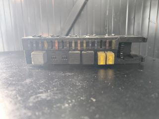 bontott MERCEDES-BENZ E-CLASS Biztosítéktábla Csomagtér