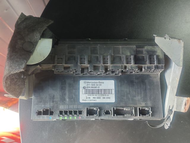 bontott MERCEDES-BENZ E-CLASS Biztosítéktábla Csomagtér