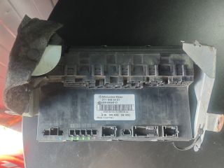 bontott MERCEDES-BENZ E-CLASS Biztosítéktábla Csomagtér