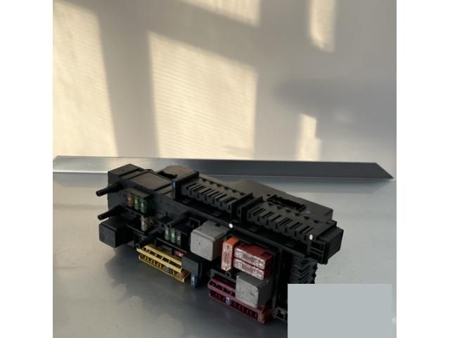 bontott MERCEDES-BENZ E-CLASS Biztosítéktábla Csomagtér