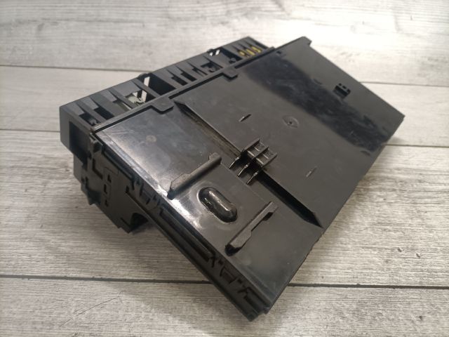 bontott MERCEDES-BENZ E-CLASS Biztosítéktábla Csomagtér