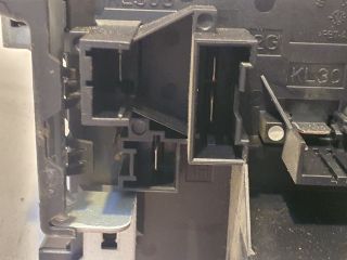 bontott MERCEDES-BENZ E-CLASS Biztosítéktábla Csomagtér