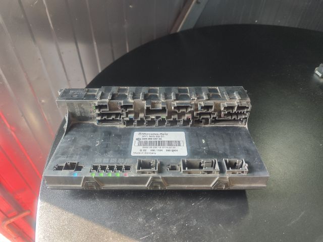 bontott MERCEDES-BENZ E-CLASS Biztosítéktábla Csomagtér