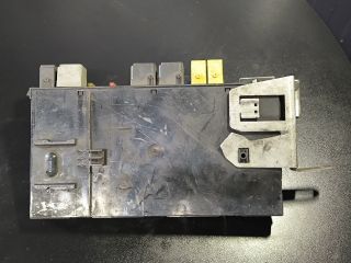 bontott MERCEDES-BENZ E-CLASS Biztosítéktábla Csomagtér