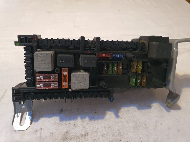 bontott MERCEDES-BENZ E-CLASS Biztosítéktábla Csomagtér