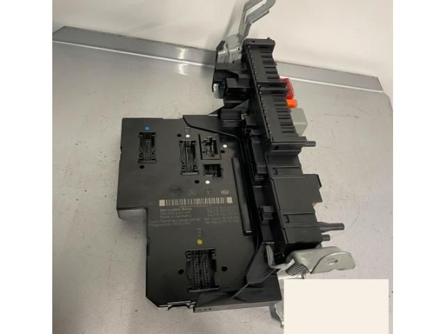 bontott MERCEDES-BENZ E-CLASS Biztosítéktábla Csomagtér