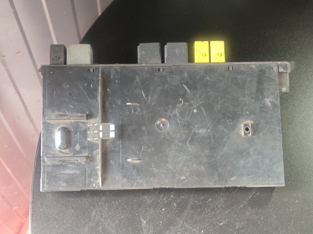 bontott MERCEDES-BENZ E-CLASS Biztosítéktábla Csomagtér