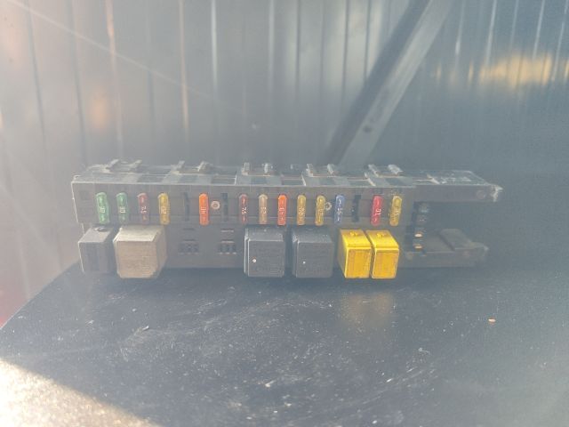 bontott MERCEDES-BENZ E-CLASS Biztosítéktábla Csomagtér