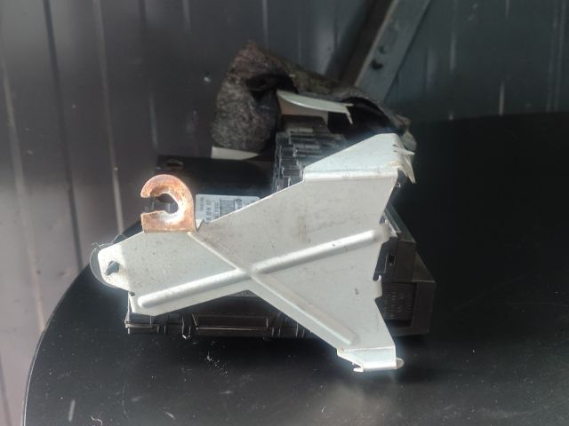 bontott MERCEDES-BENZ E-CLASS Biztosítéktábla Csomagtér