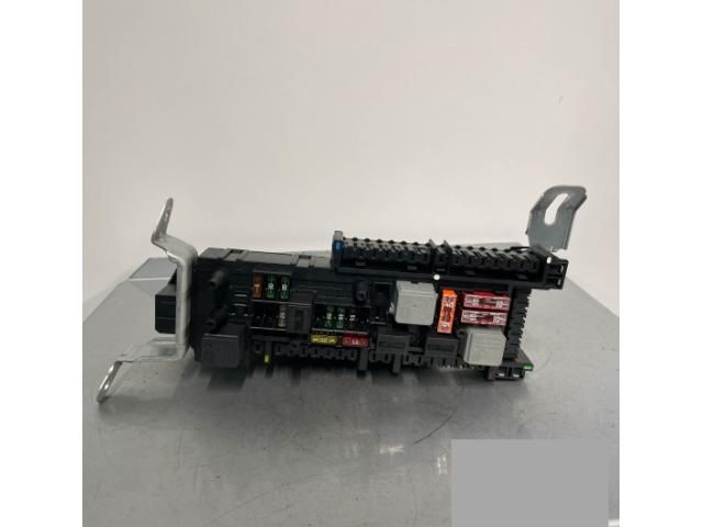 bontott MERCEDES-BENZ E-CLASS Biztosítéktábla Csomagtér