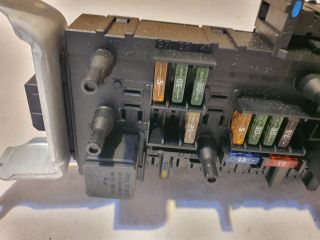 bontott MERCEDES-BENZ E-CLASS Biztosítéktábla Csomagtér