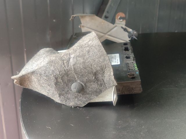 bontott MERCEDES-BENZ E-CLASS Biztosítéktábla Csomagtér