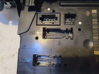 bontott MERCEDES-BENZ E-CLASS Biztosítéktábla Csomagtér