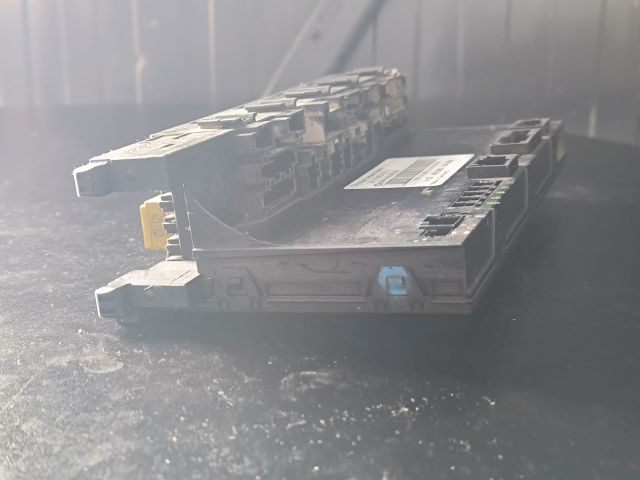 bontott MERCEDES-BENZ E-CLASS Biztosítéktábla Csomagtér