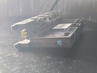 bontott MERCEDES-BENZ E-CLASS Biztosítéktábla Csomagtér