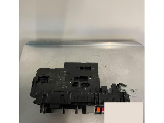 bontott MERCEDES-BENZ E-CLASS Biztosítéktábla Csomagtér