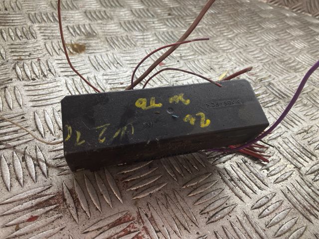 bontott MERCEDES-BENZ E-CLASS Biztosítéktábla Doboz