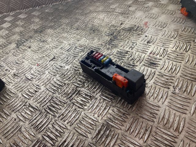 bontott MERCEDES-BENZ E-CLASS Biztosítéktábla Doboz