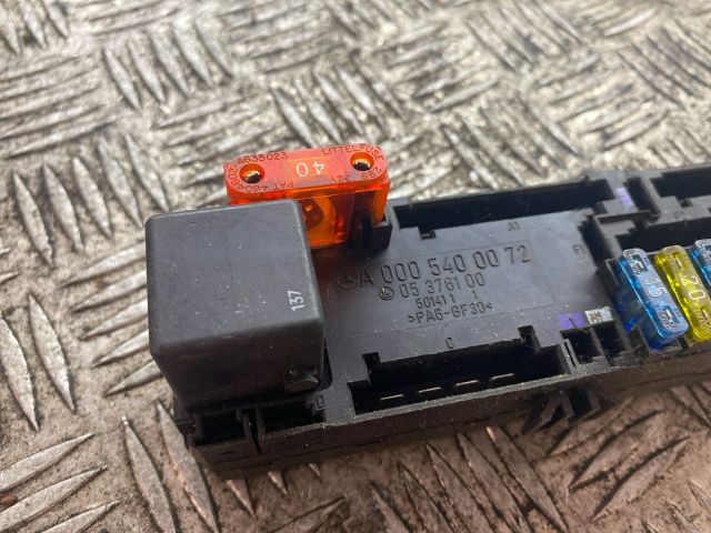 bontott MERCEDES-BENZ E-CLASS Biztosítéktábla Doboz