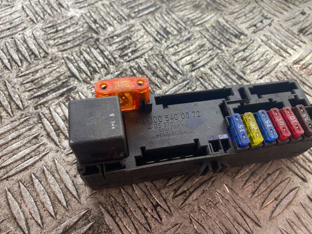 bontott MERCEDES-BENZ E-CLASS Biztosítéktábla Doboz