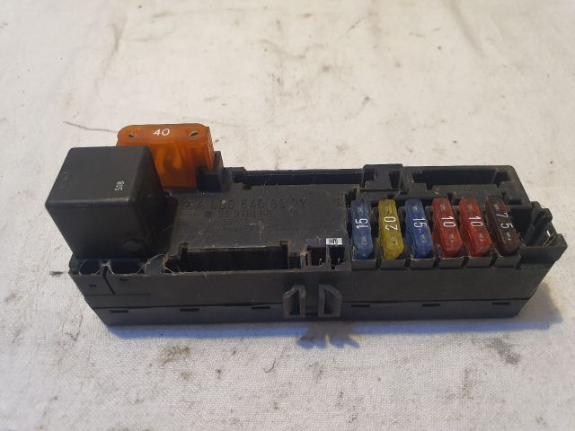 bontott MERCEDES-BENZ E-CLASS Biztosítéktábla Doboz