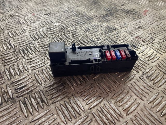 bontott MERCEDES-BENZ E-CLASS Biztosítéktábla Doboz