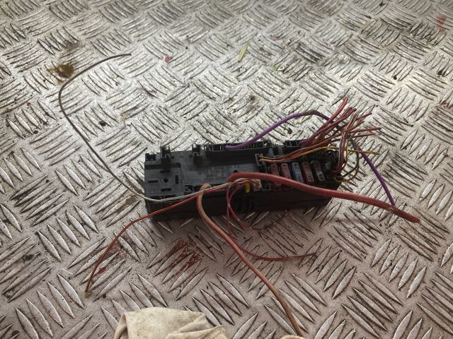 bontott MERCEDES-BENZ E-CLASS Biztosítéktábla Doboz