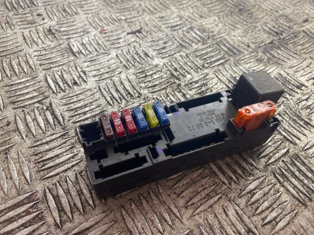 bontott MERCEDES-BENZ E-CLASS Biztosítéktábla Doboz