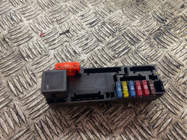 bontott MERCEDES-BENZ E-CLASS Biztosítéktábla Doboz