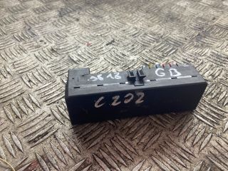 bontott MERCEDES-BENZ E-CLASS Biztosítéktábla Doboz