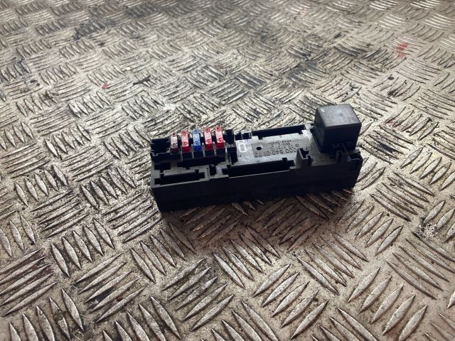 bontott MERCEDES-BENZ E-CLASS Biztosítéktábla Doboz