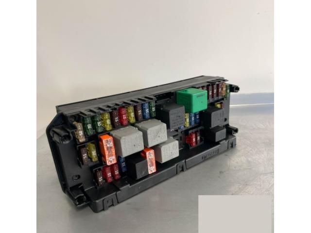 bontott MERCEDES-BENZ E-CLASS Biztosítéktábla Motortér