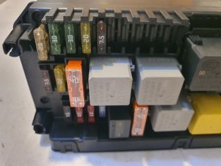 bontott MERCEDES-BENZ E-CLASS Biztosítéktábla Utastér