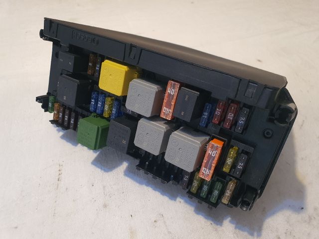 bontott MERCEDES-BENZ E-CLASS Biztosítéktábla Utastér