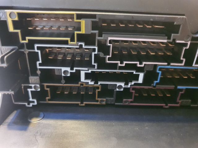 bontott MERCEDES-BENZ E-CLASS Biztosítéktábla Utastér