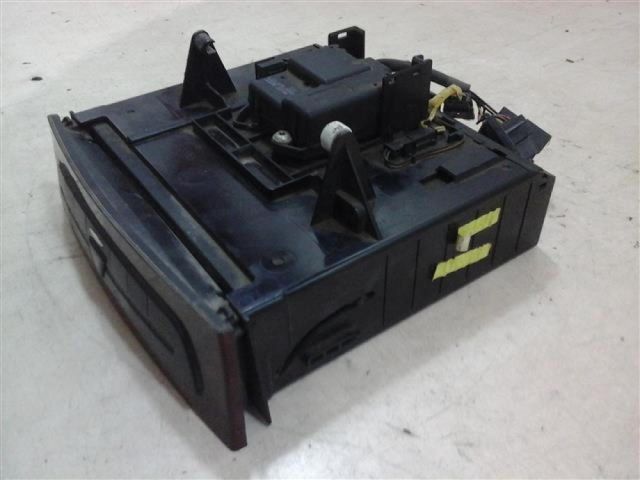 bontott MERCEDES-BENZ E-CLASS CD / DVD Tár