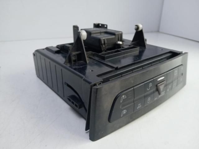 bontott MERCEDES-BENZ E-CLASS CD / DVD Tár