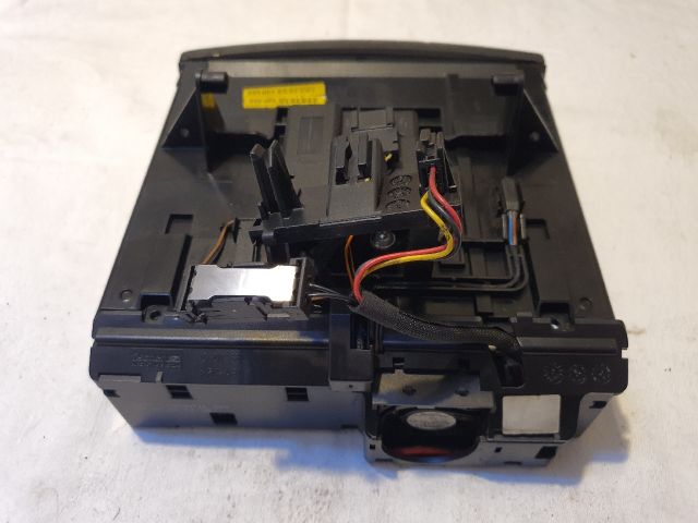 bontott MERCEDES-BENZ E-CLASS CD / DVD Tár